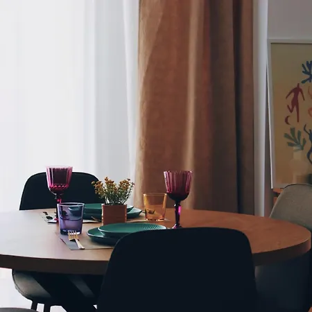 Self Check-in Free Parking Near Metro Stations And Bus Westside S6