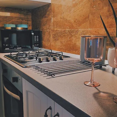 Self Check-in Free Parking Near Metro Stations And Bus Westside S6 Daire