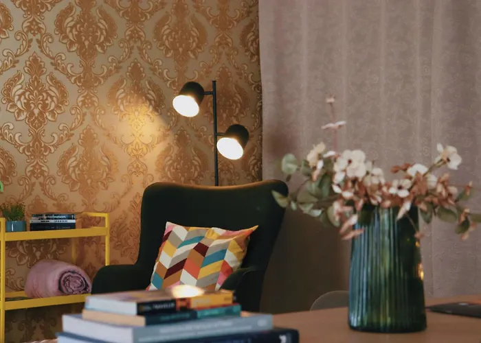 Self Check-in Free Parking Near Metro Stations And Bus Westside S6 *