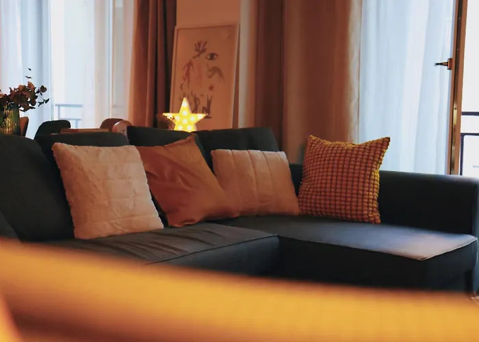 Self Check-in Free Parking Near Metro Stations And Bus Westside S6 *