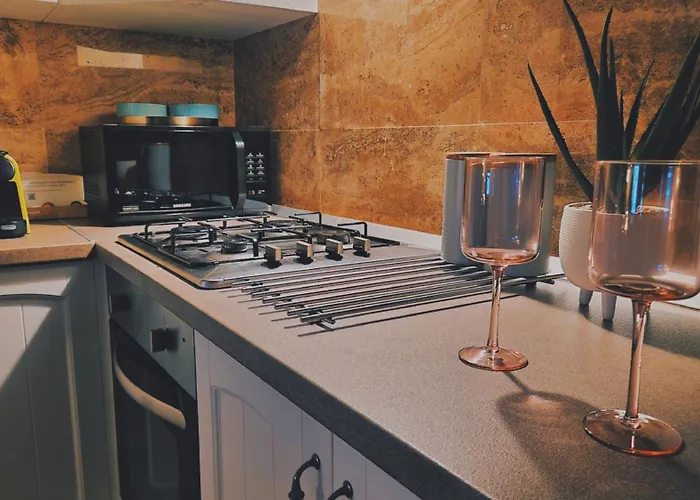 Self Check-in Free Parking Near Metro Stations And Bus Westside S6 Apartment